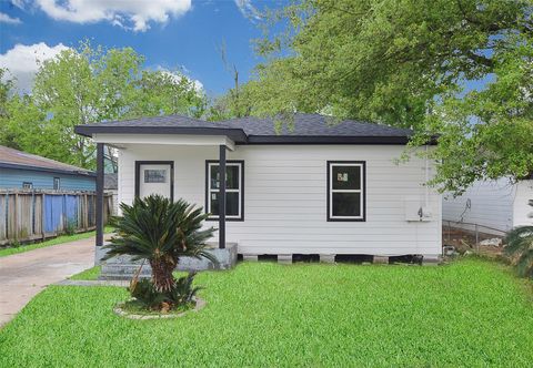 Homes For Sale - 5621 Tommye Street<br/> Houston, TX 77028