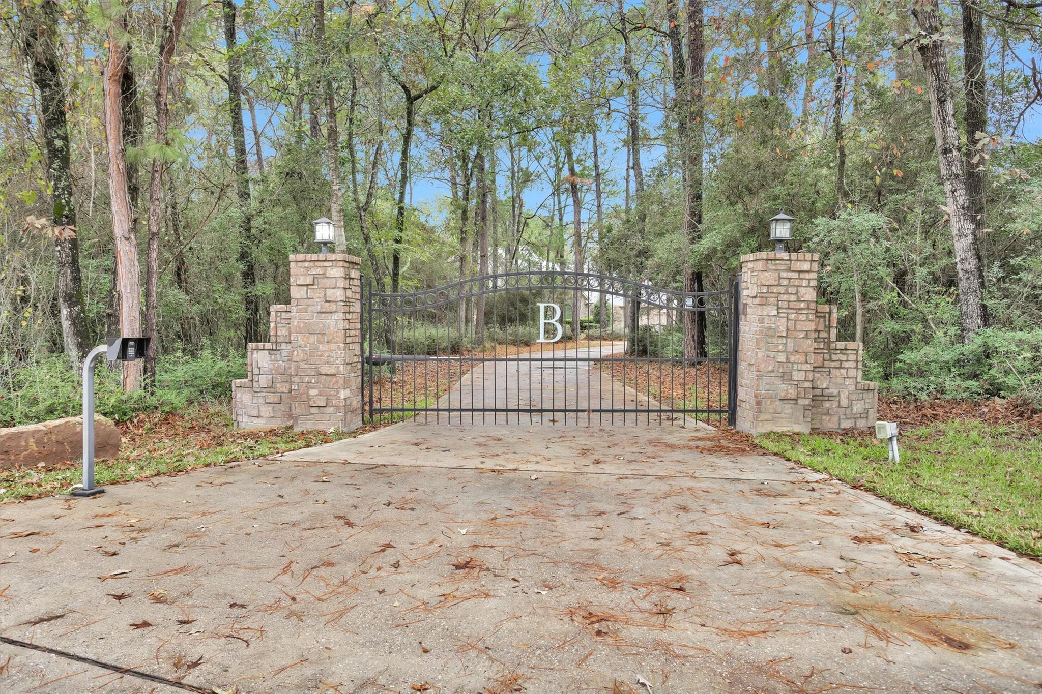 11018 Lake Windcrest