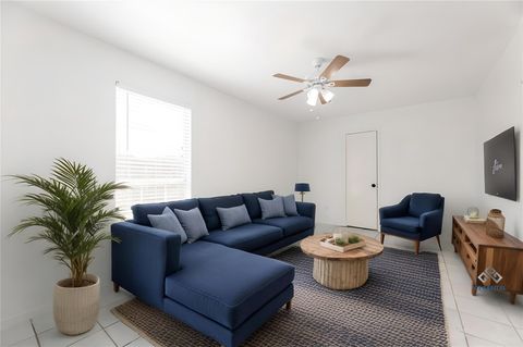 Townhouse For Rent - 1902 Avenue B<br/> Katy, TX 77493