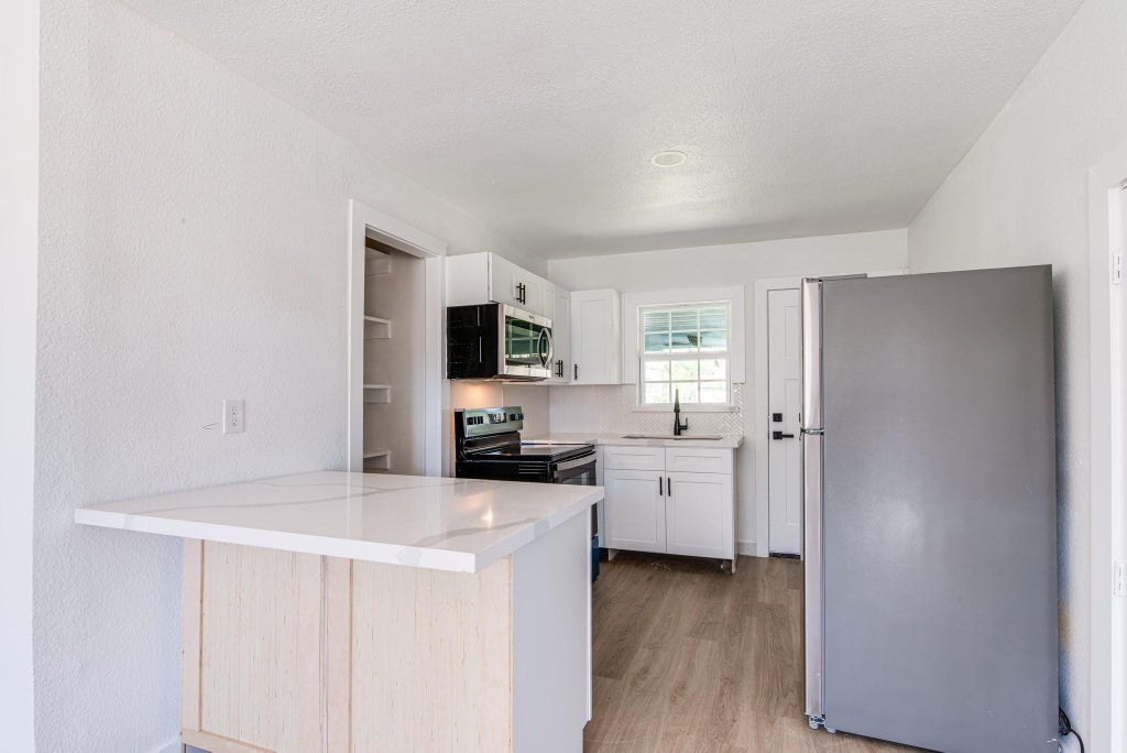 Photo of 1105 N Valderas Street, Angleton, TX 77515 (MLS # 57999858)
