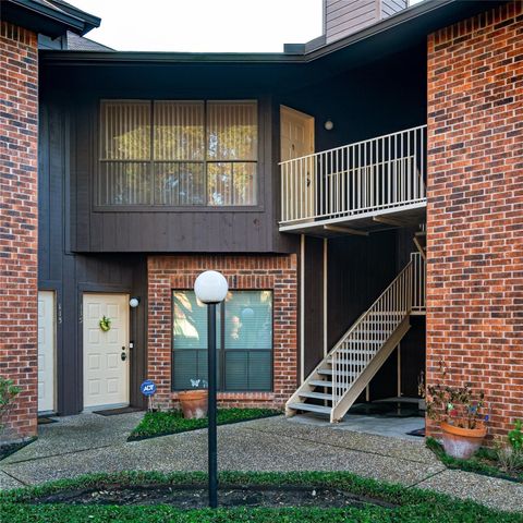 Photo of 3100 Walnut Bend Lane #116, Houston, TX 77042 (MLS # 35908417)