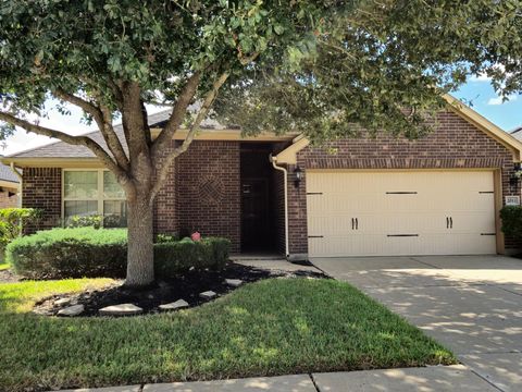 Photo of 2011 Manchester Crossing Drive, Fresno, TX 77545 (MLS # 35449566) Photo of 2011 Manchester Crossing Drive, Fresno, TX 77545 (MLS # 35449566)
