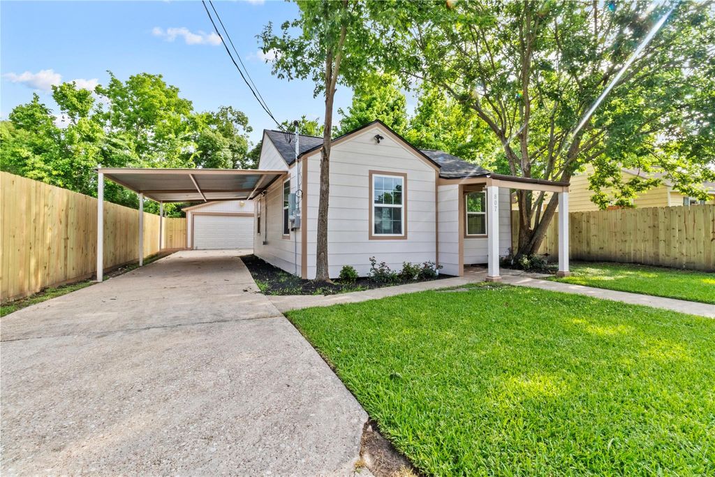 Photo of 807 Aron Street, Baytown, TX 77520 (MLS # 75779493)