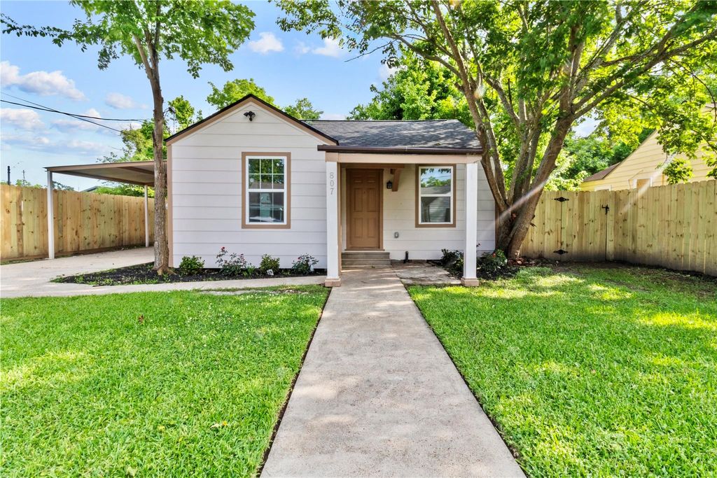 Photo of 807 Aron Street, Baytown, TX 77520 (MLS # 75779493)