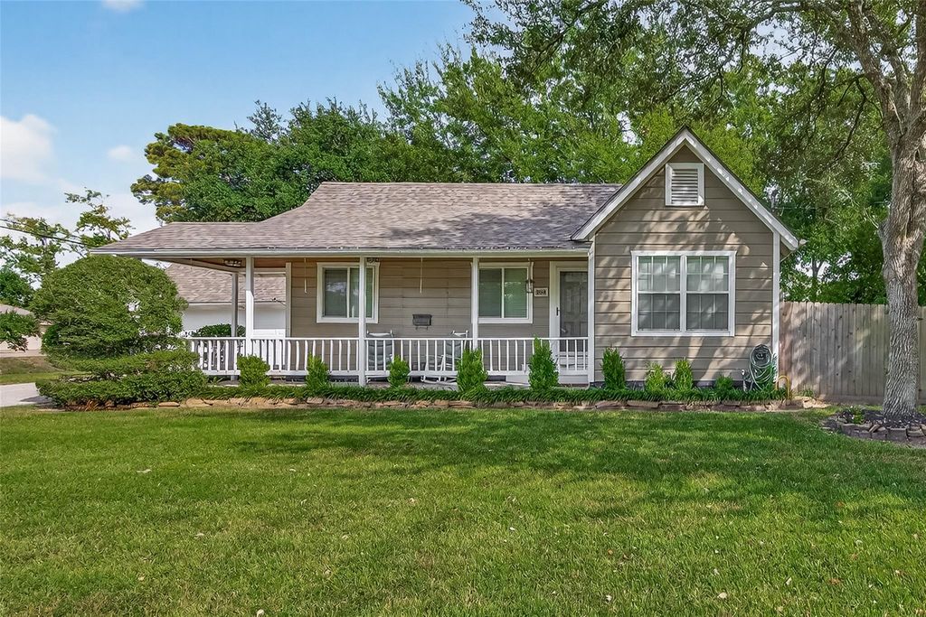 Photo of 213 N 4th Street, Highlands, TX 77562 (MLS # 94966577)
