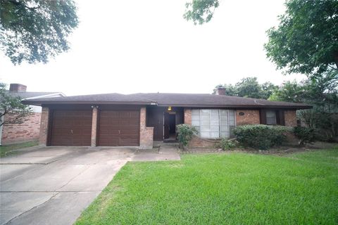 Photo of 12327 Shannon Hill Dr, Houston, TX 77099 (MLS # 29624294)