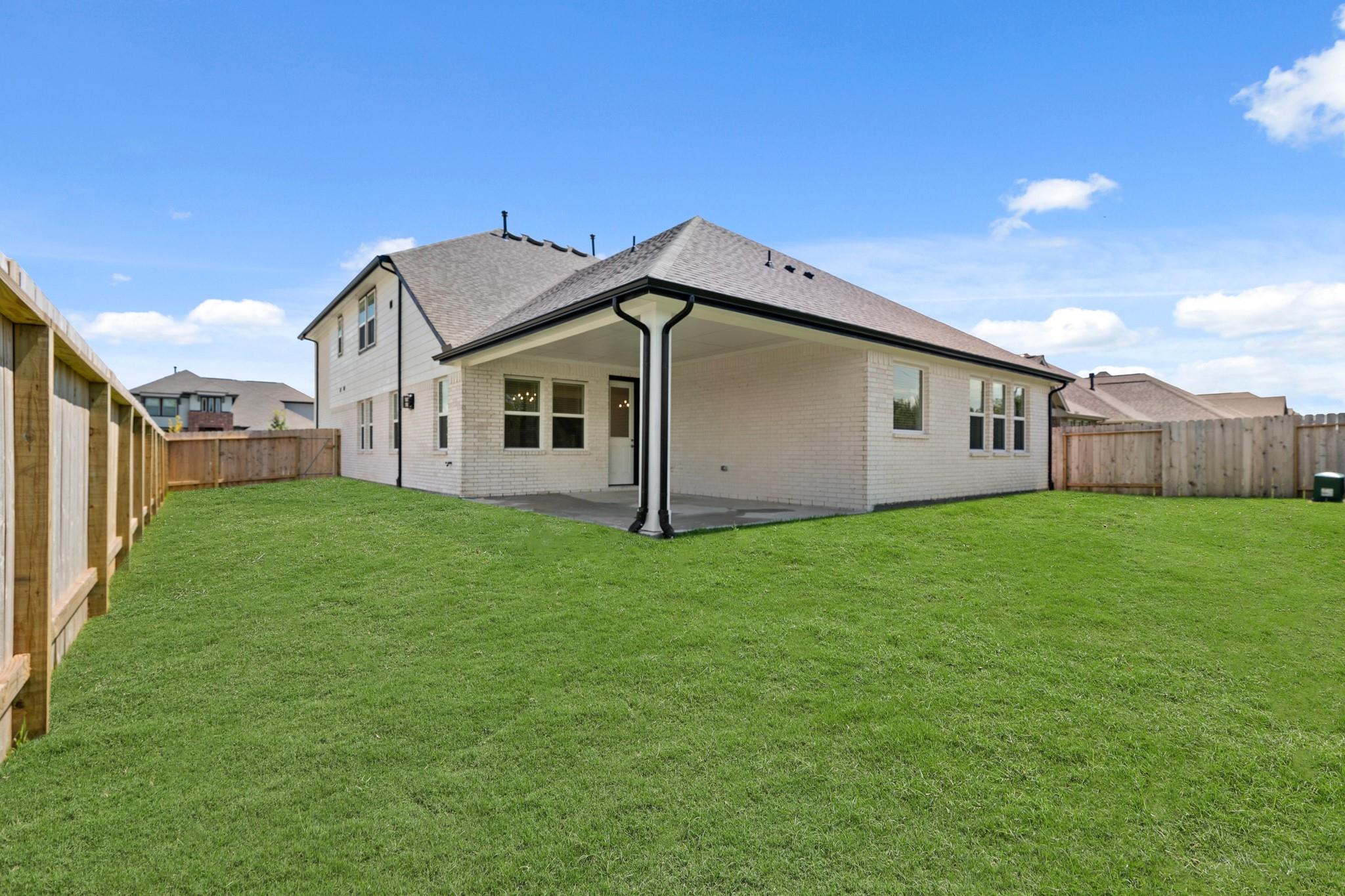 902 Hooks Trail