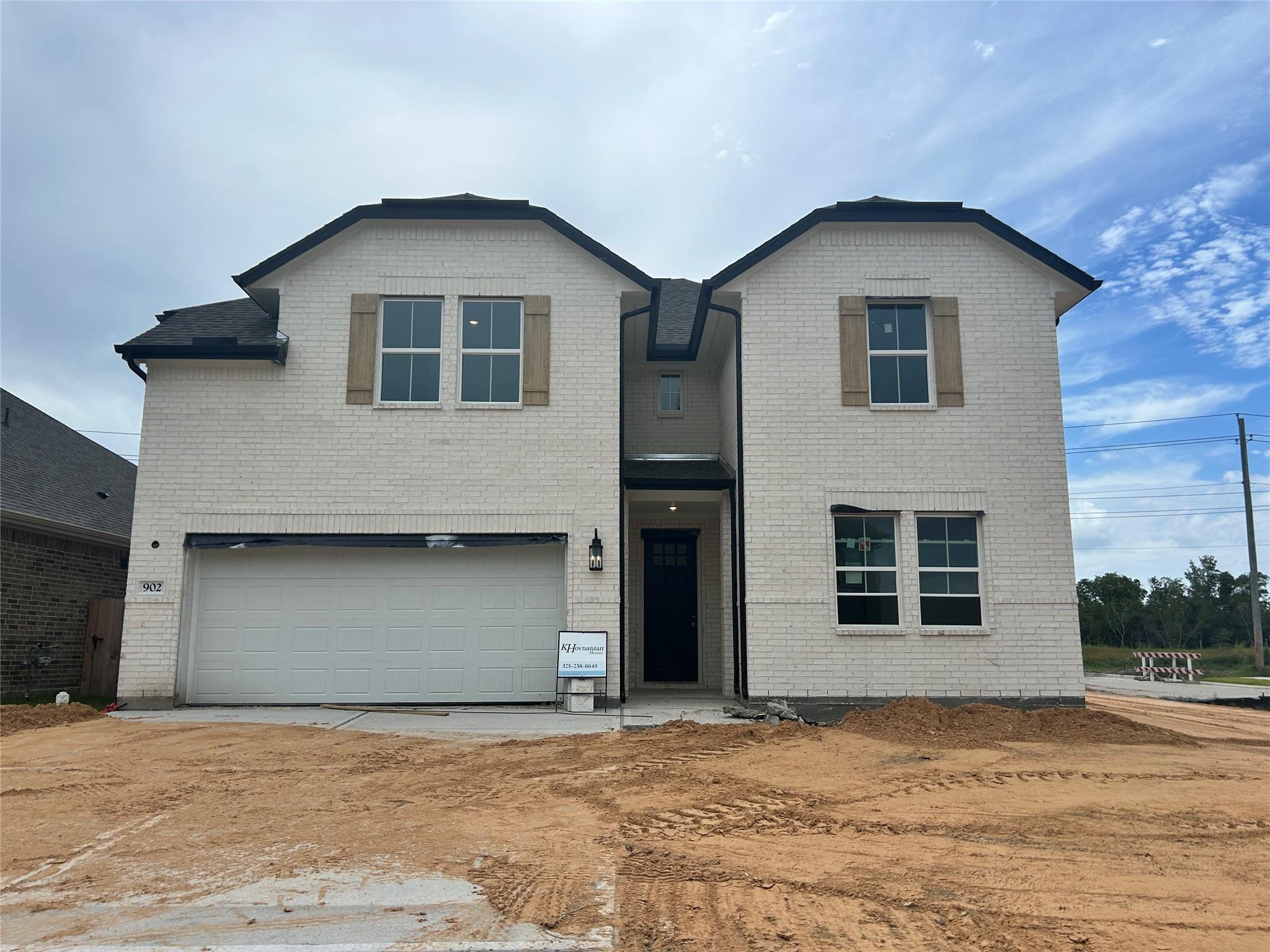 902 Hooks Trail