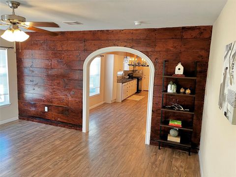 Photo of 104 N Eastwood Street, Houston, TX 77011 (MLS # 60971739)