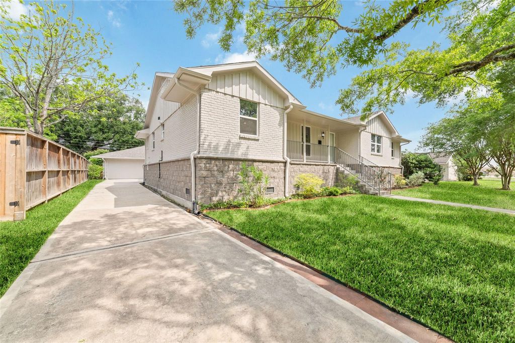 Photo of 5006 Lymbar Drive, Houston, TX 77096 (MLS # 80371199)