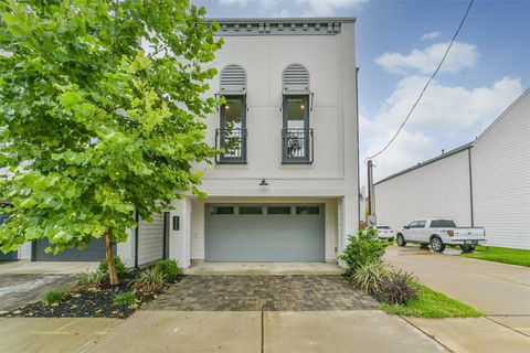 Photo of 801 Fisher Street #A, Houston, TX 77018 (MLS # 51853284)