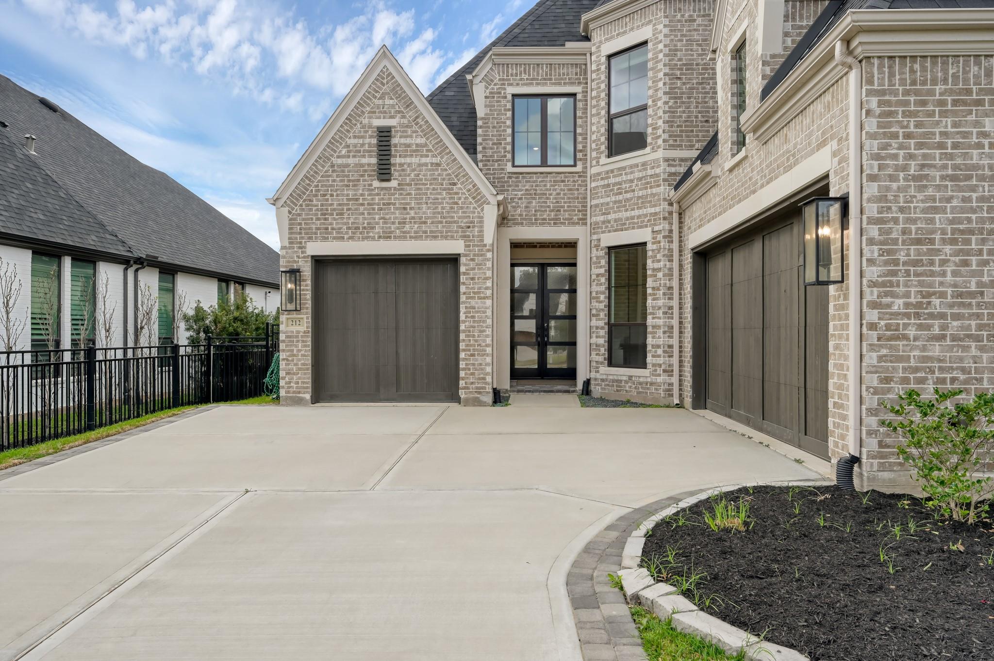 212 S Empress Green Place