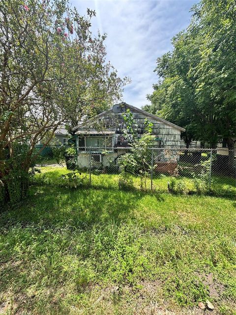 Photo of 7312 Victoria Street, Houston, TX 77020 (MLS # 46141592)