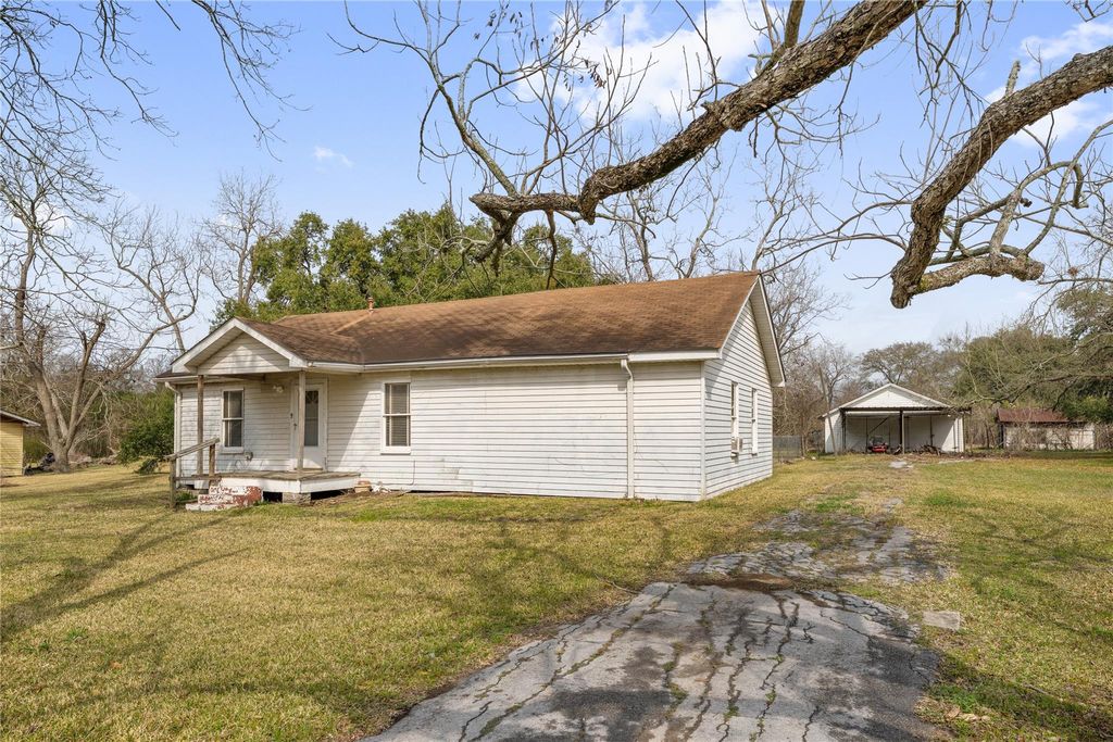 Photo of 136 Weaver Street, Baytown, TX 77520 (MLS # 86580501)