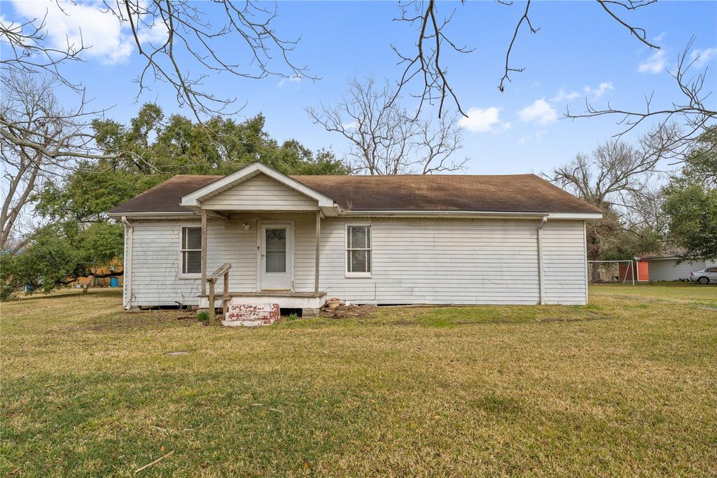 Photo of 136 Weaver Street, Baytown, TX 77520 (MLS # 86580501)
