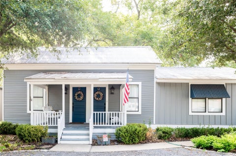 Photo of 104 W Bell Street, Fayetteville, TX 78940 (MLS # 86302972)