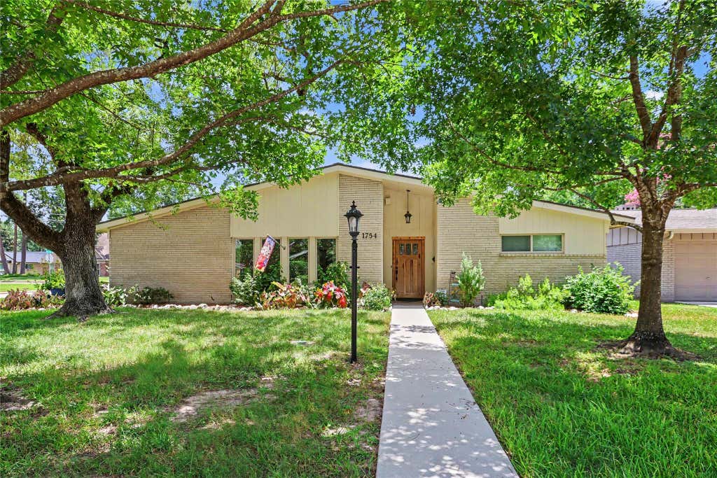 Photo of 1754 Nocturne Lane, Houston, TX 77043 (MLS # 95211306)