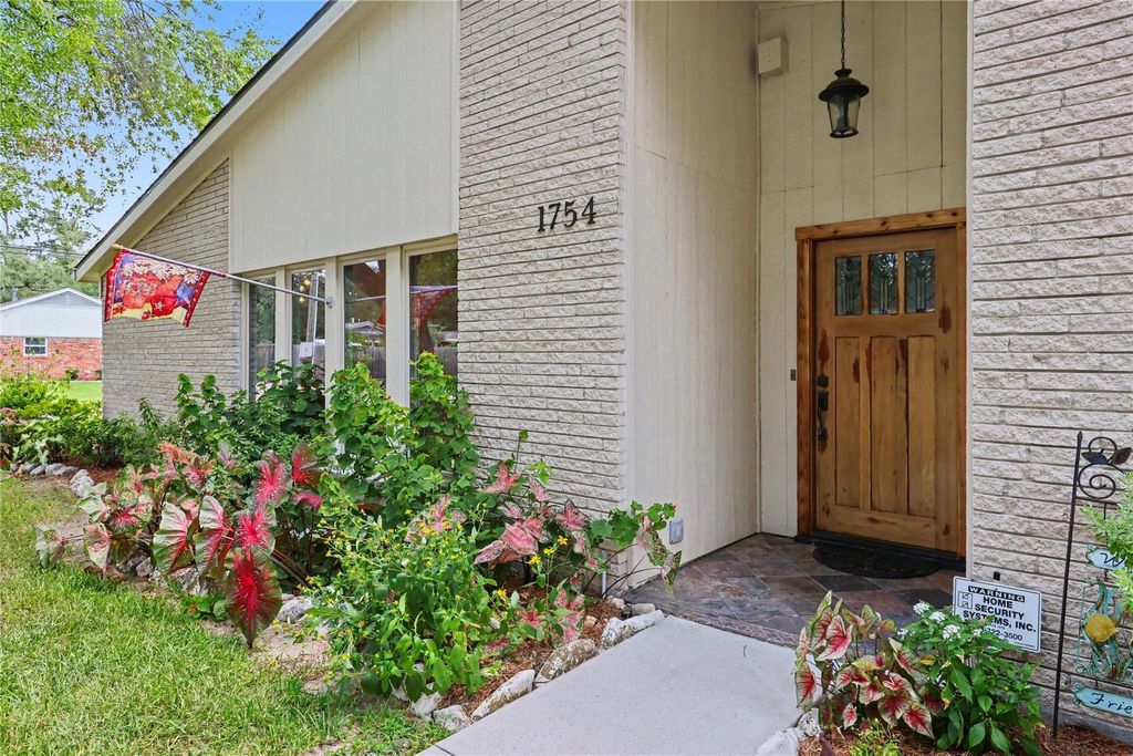 Photo of 1754 Nocturne Lane, Houston, TX 77043 (MLS # 95211306)