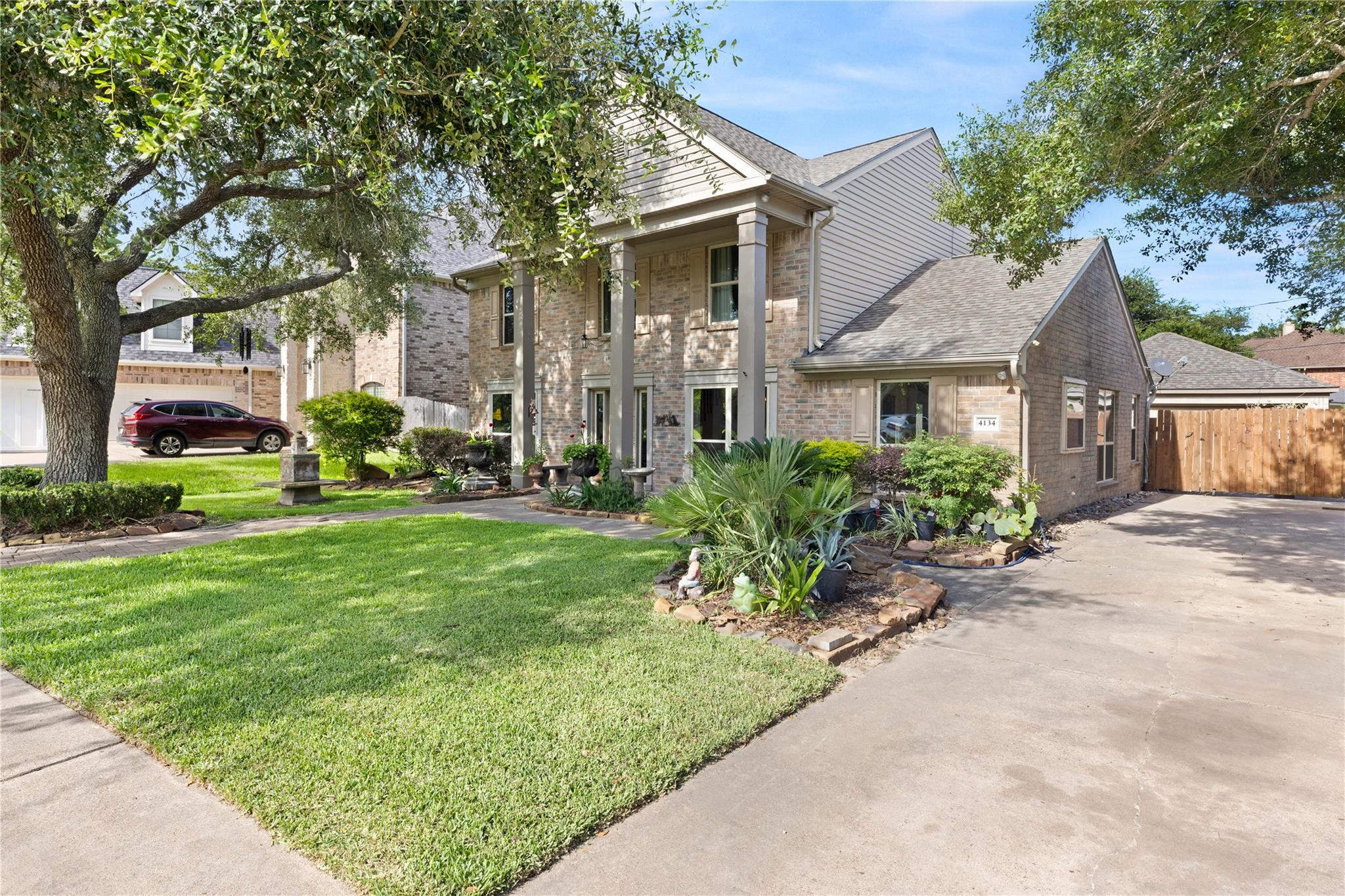 4134 Lakepointe Forest Drive