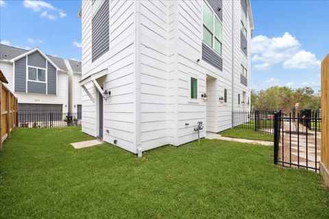 Tiny photo for 1650 W Tidwell Road, Houston, TX 77091 (MLS # 22423181)