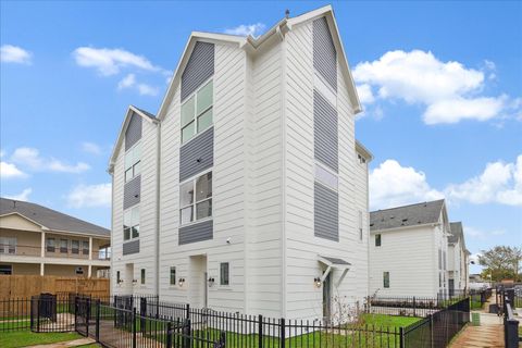 Tiny photo for 1650 W Tidwell Road, Houston, TX 77091 (MLS # 22423181)