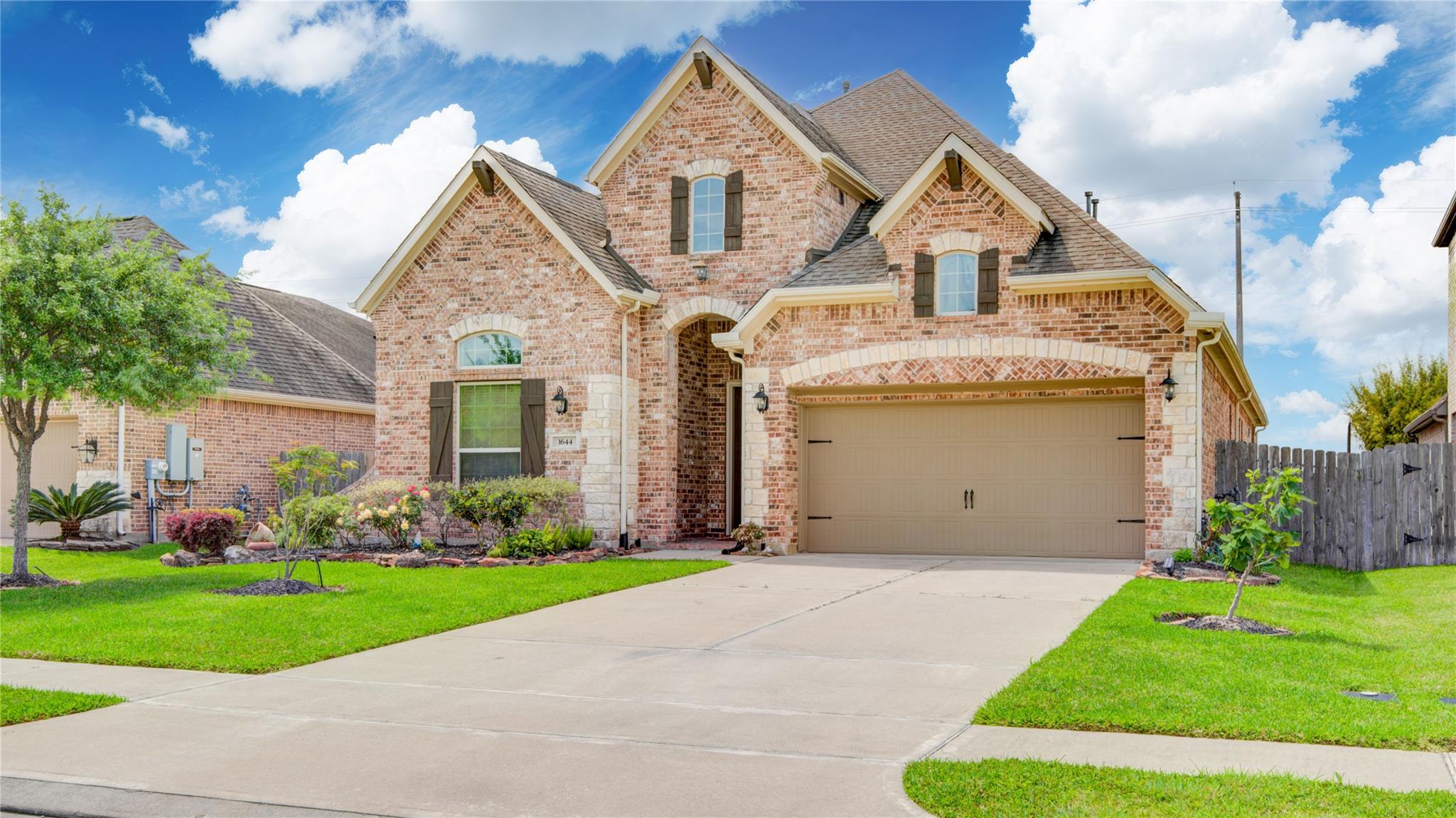 1644 Longwood Glen Lane