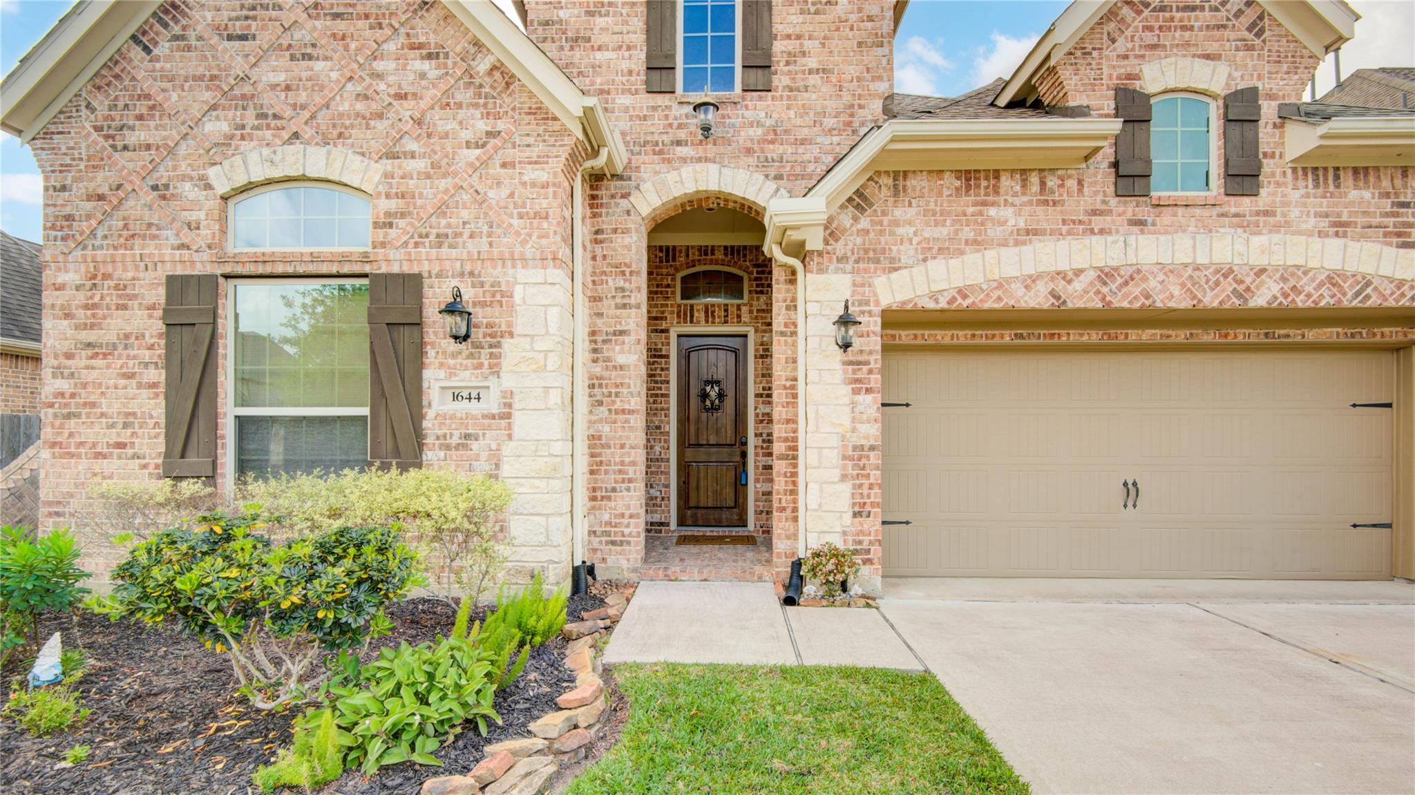 1644 Longwood Glen Lane
