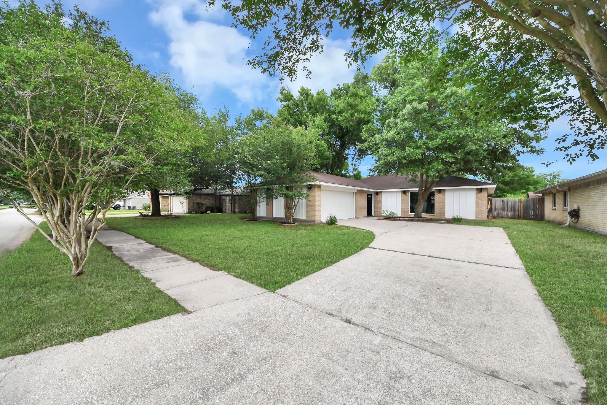 20322 Bishops Gate Lane
