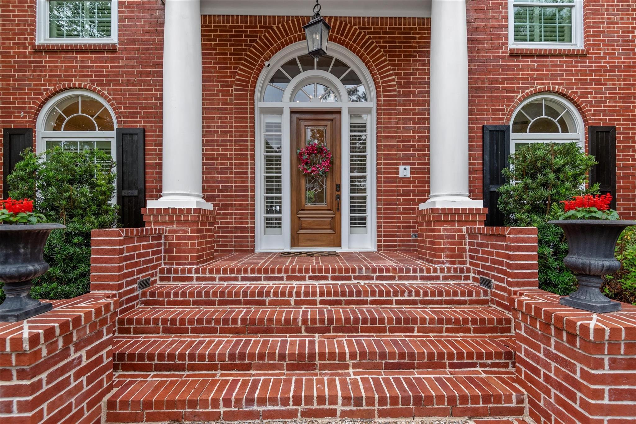 5710 Redwood River Drive