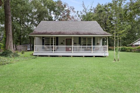 Photo of 7230 Bythewood Road, Beaumont, TX 77713 (MLS # 63312209)