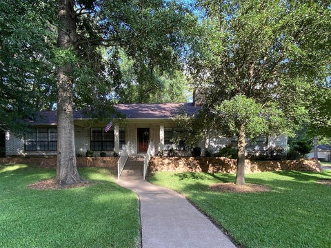 Photo of 372 Oak Hill Drive, Huntsville, TX 77340 (MLS # 60008030)