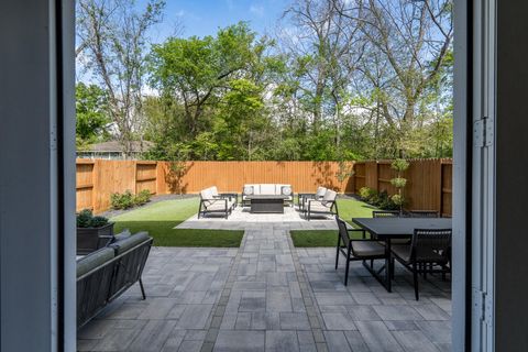 Homes For Sale - 4926 Wunder Way Way<br/> Houston, TX 77069