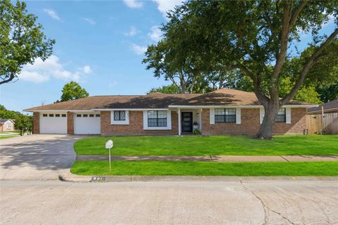 Homes For Sale - 801 Friars Lane<br/> Baytown, TX 77521