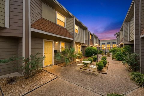 Photo of 424 15th Street #109, Galveston, TX 77550 (MLS # 43435854)