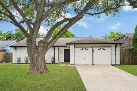 Photo of 15922 Beechnut Street, Houston, TX 77083 (MLS # 10322889)