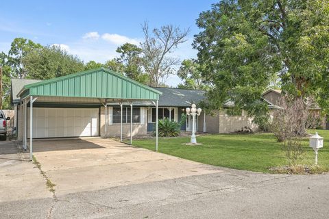 217 Pine Oak Drive Highlands TX 77562