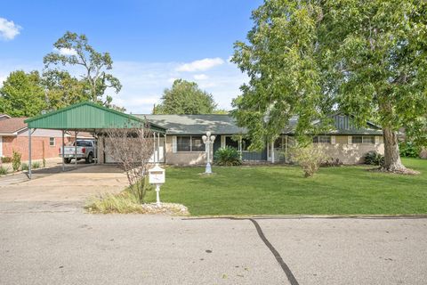 217 Pine Oak Drive Highlands TX 77562