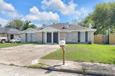 Photo of 11006 Crinkleawn Drive, Houston, TX 77086 (MLS # 50184822)