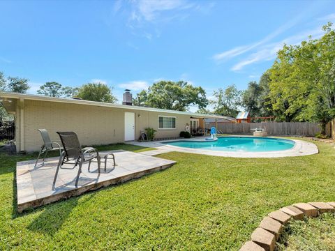 Photo of 1615 Redway Lane, Houston, TX 77062 (MLS # 87859385)