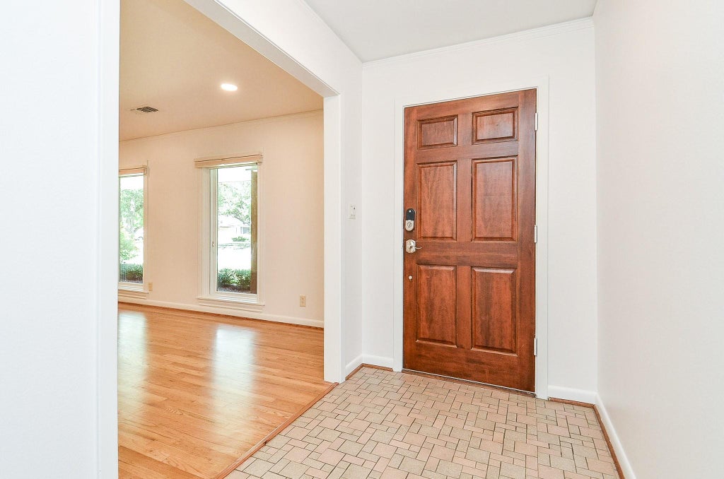 Photo of 5127 Hummingbird Street, Houston, TX 77035 (MLS # 89985846)