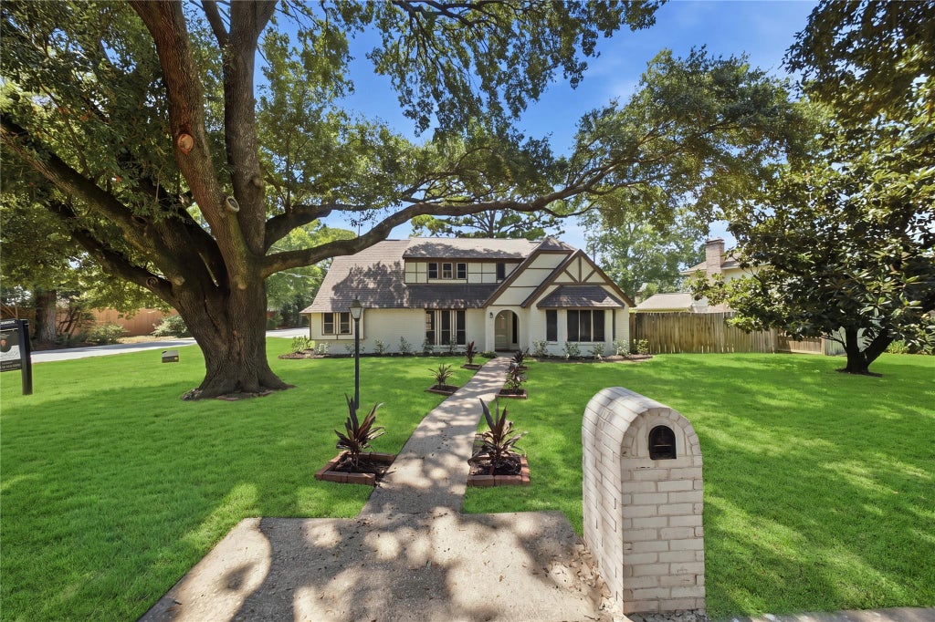Photo of 13903 Charlynn Oaks Dr DR, Houston, TX 77070 (MLS # 48417142)