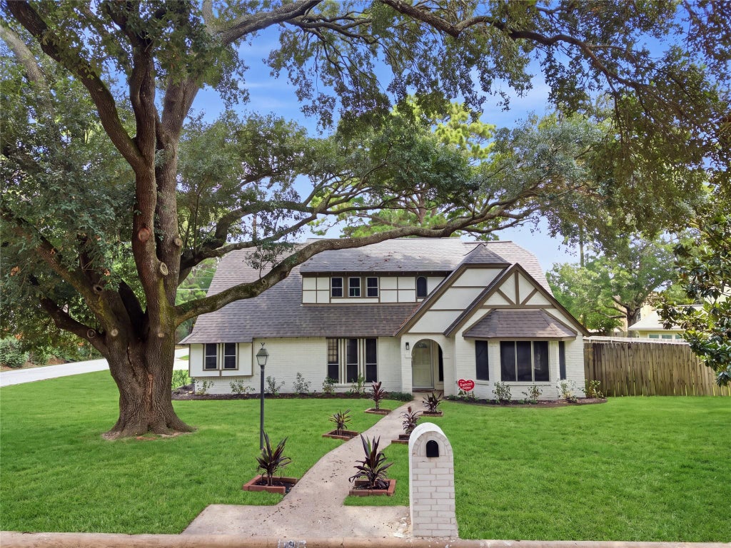 Photo of 13903 Charlynn Oaks Dr DR, Houston, TX 77070 (MLS # 48417142)
