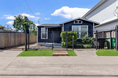Photo of 100 E 33rd Street, Houston, TX 77018 (MLS # 23251998)