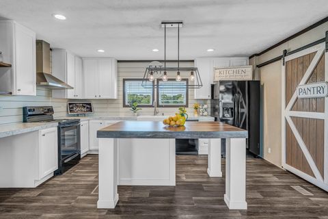 Photo of 2747 Old Masonic Road, Brenham, TX 77833 (MLS # 34474291)