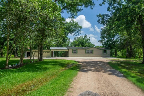Photo of 11935 County Road 170, Boling, TX 77420 (MLS # 67047020)