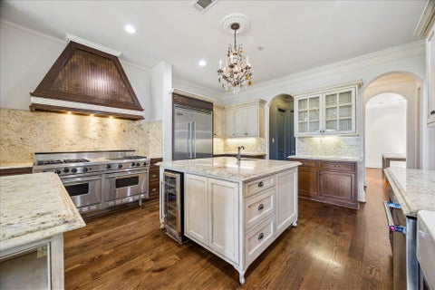 Photo of 4802 Saxon Street, Bellaire, TX 77401 (MLS # 29922397)