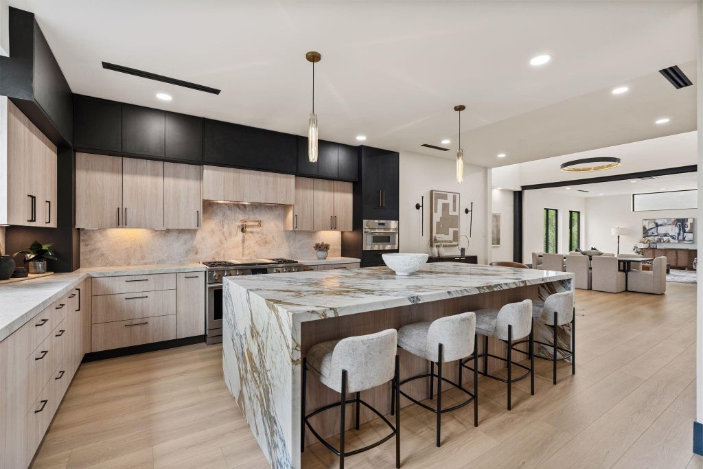 Photo of 5110 Glenmeadow Drive, Houston, TX 77096 (MLS # 73243040)