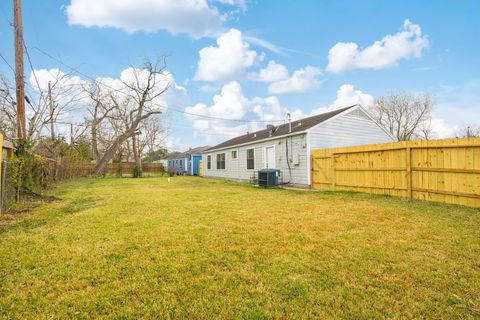 Tiny photo for 4901 Richfield Lane, Houston, TX 77048 (MLS # 66046822)
