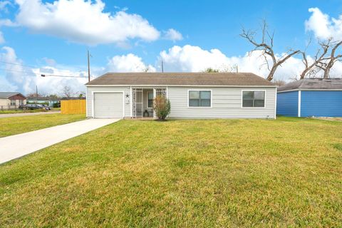 Tiny photo for 4901 Richfield Lane, Houston, TX 77048 (MLS # 66046822)