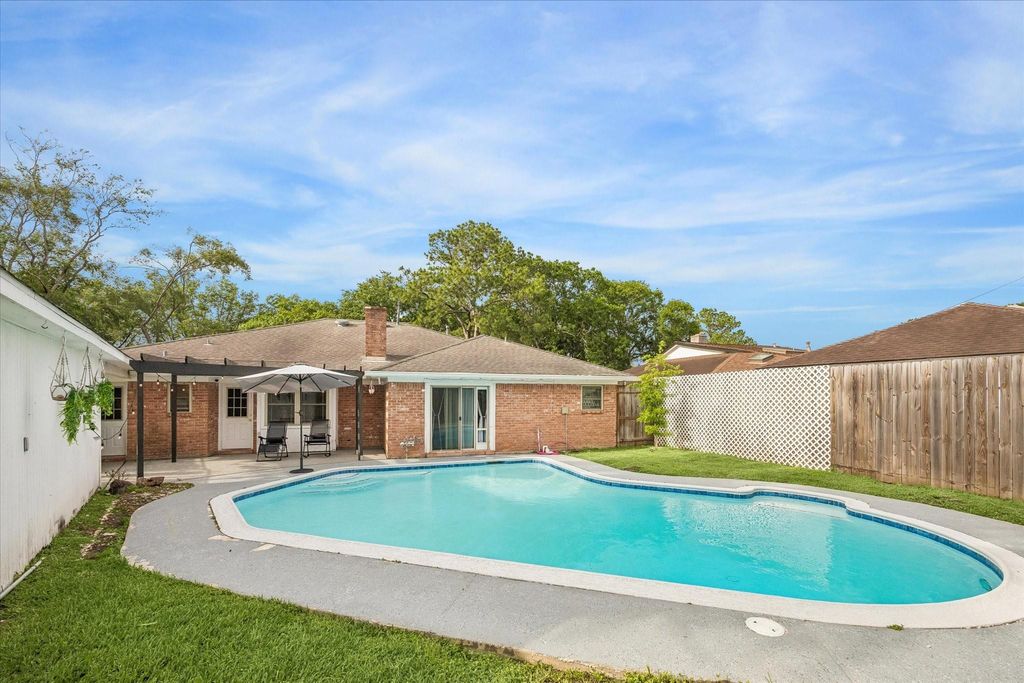 Photo of 7711 Twin Hills Drive, Houston, TX 77071 (MLS # 46312943)